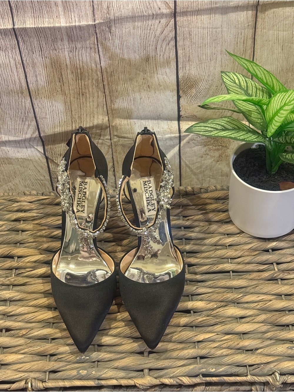 Badgley Mischka Black Pointed Toe Crystal T-Strap Heels NWOB